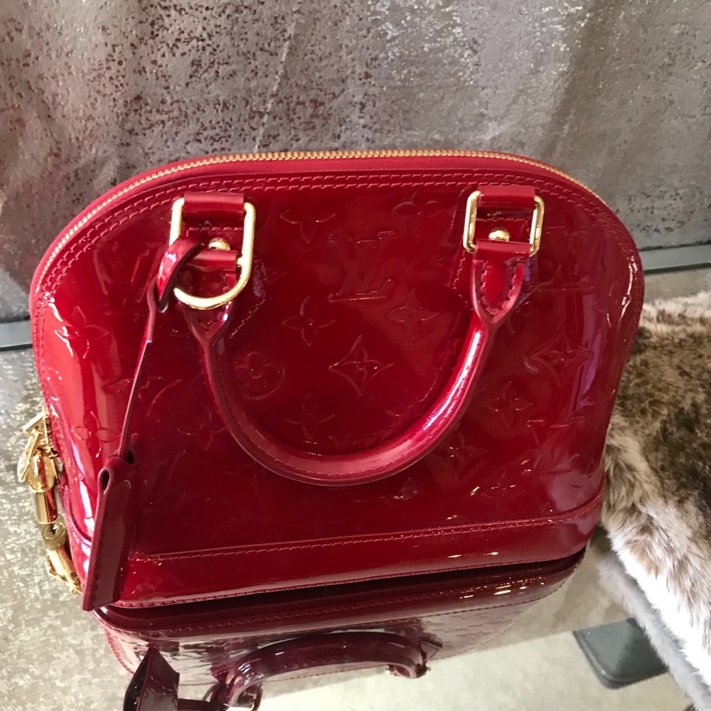 Louis Vuitton Alma BB MV Pomme red patent leather